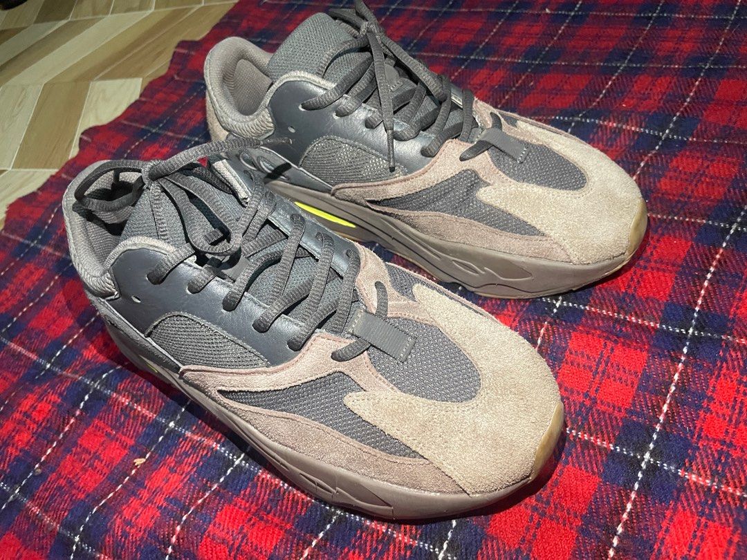 Yeezy 700 mauve size 9 cheap