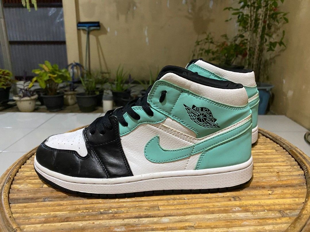 aj1 midle igloo white tropical Fesyen Pria Sepatu Sneakers di Carousell