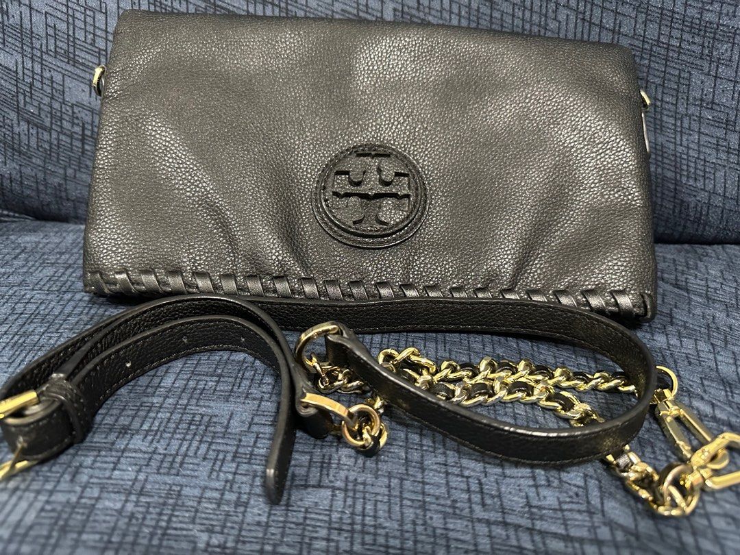 Authentic Tory Burch Marion Foldover (Category: Luxury Bags & Wallets) located in Pasig City. Submitted by pearlovesjohann (Listing ID 1310116976, Image 1). Description: Negotiable In good condition Faws on metal hardwares please see last 2 photos Kissable lips Clean lining With Detachable and adjustable sling.