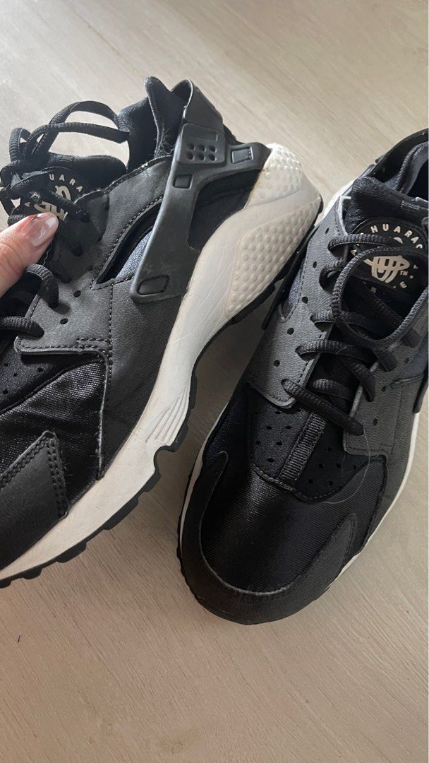 black nike huarache size 41 US9.5 23.5cm Carousell