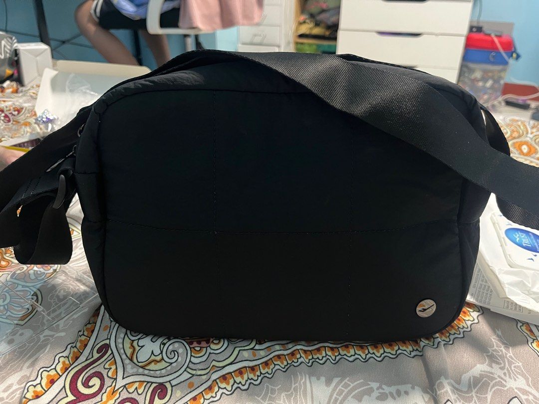 Black sling bag (Category: Cross-body Bags) located in Angono. Submitted by buditha (Listing ID 1310154244, Image 1). Description: Good as new .