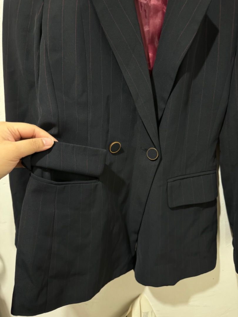 Blazer Suit for office - Women (Category: Coats, Jackets and Outerwear) located in Manila. Submitted by levinc (Listing ID 1310146183, Image 3). Description: -Brand new -Tagged as ‘L’ but i think it fits small-medium more. (Korea sizing) .