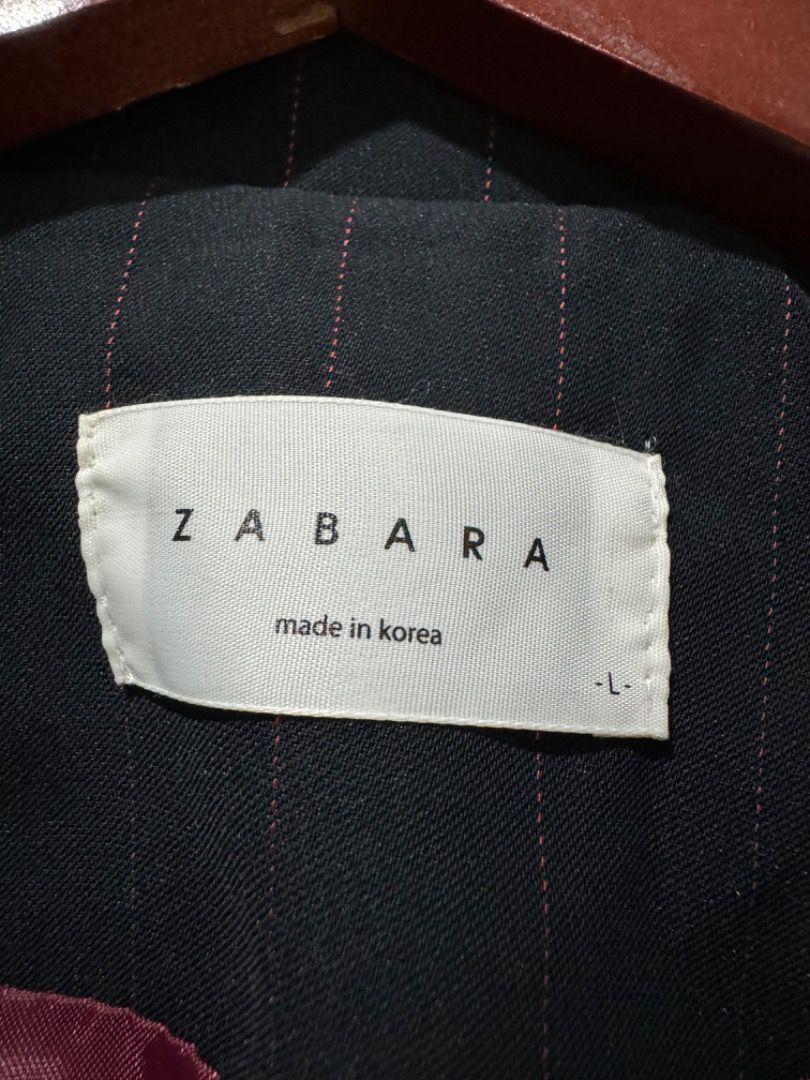 Blazer Suit for office - Women (Category: Coats, Jackets and Outerwear) located in Manila. Submitted by levinc (Listing ID 1310146183, Image 2). Description: -Brand new -Tagged as ‘L’ but i think it fits small-medium more. (Korea sizing) .