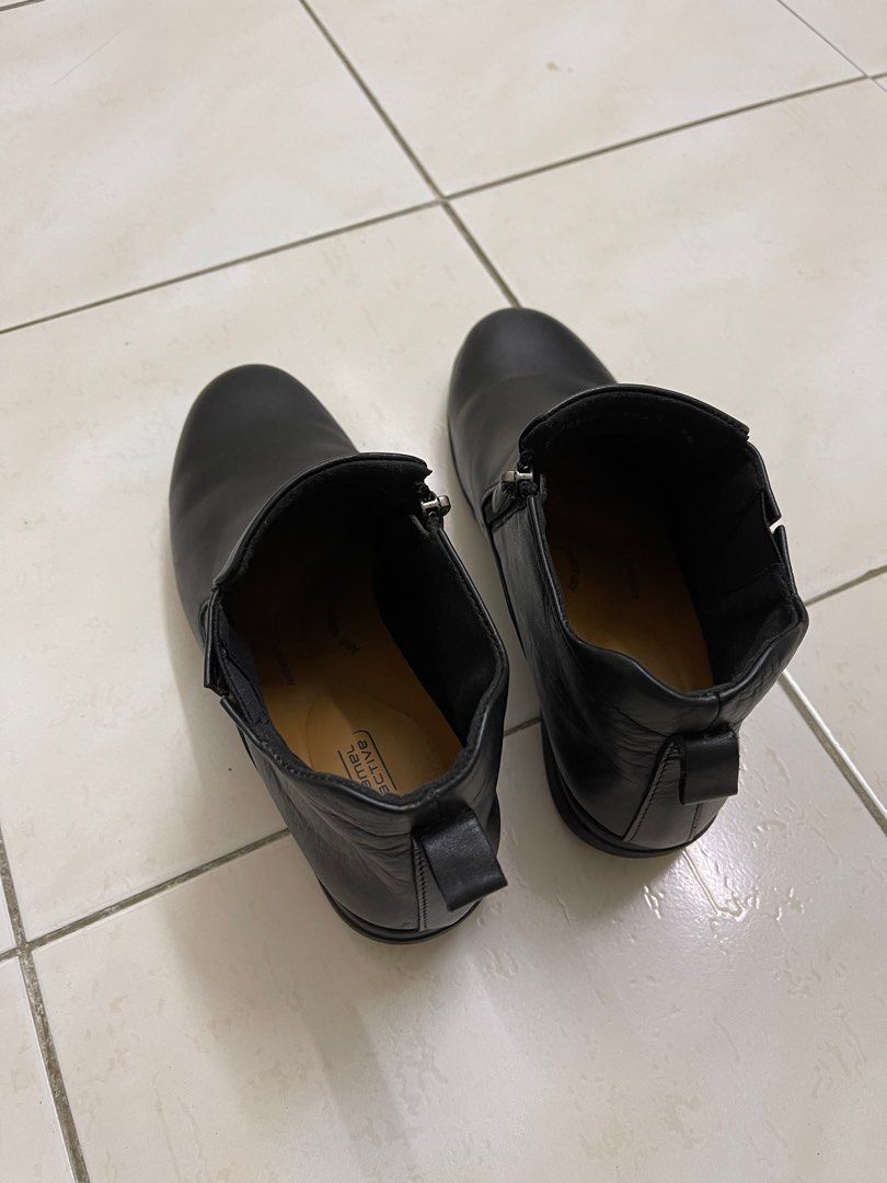Boots (Category: Boots) located in Puchong. Submitted by ftnhlm (Listing ID 1310108065, Image 3). Description: RM70 include postage.