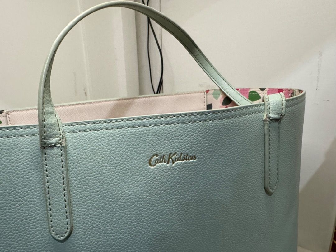 Cath Kidston used bag (Tote bag) (Category: Luxury Bags & Wallets) located in Manila. Submitted by levinc (Listing ID 1310165080, Image 2). Description: Well used but still functional With free organizer inside.