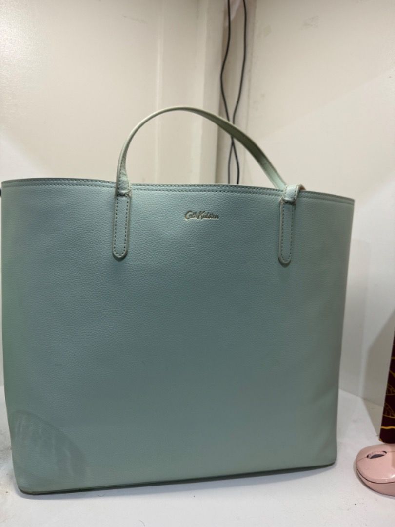 Cath Kidston used bag (Tote bag) (Category: Luxury Bags & Wallets) located in Manila. Submitted by levinc (Listing ID 1310165080, Image 1). Description: Well used but still functional With free organizer inside.