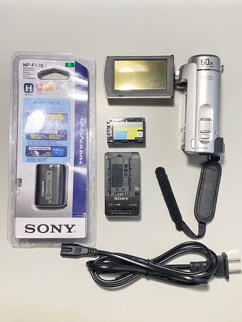 Digital Handy Camera Sony DCR-SX41 (Category: Video Cameras) located in Valenzuela. Submitted by alfeopaulramos7490 (Listing ID 1310231420, Image 1). Description: Digital HandyCam Sony DCR-SX41 60X Optical Zoom (silver) P6,499 ONLY INCLUSION: * sony dcr-sx41 body * brand new original sony battery np-fh70 * original sony battery np-fh30 (extra batt) * brand new original sony adapter * brand new original sony cable * brand new original sony charger