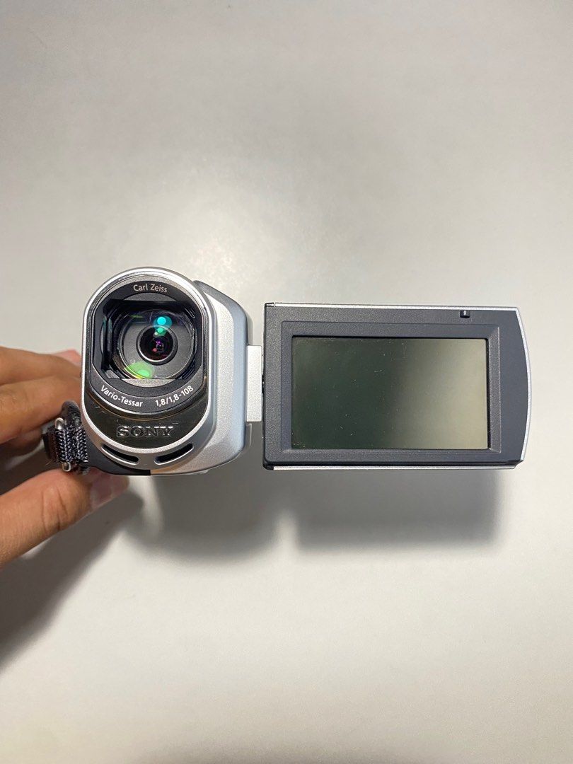 Digital Handy Camera Sony DCR-SX41 (Category: Video Cameras) located in Valenzuela. Submitted by alfeopaulramos7490 (Listing ID 1310231420, Image 3). Description: Digital HandyCam Sony DCR-SX41 60X Optical Zoom (silver) P6,499 ONLY INCLUSION: * sony dcr-sx41 body * brand new original sony battery np-fh70 * original sony battery np-fh30 (extra batt) * brand new original sony adapter * brand new original sony cable * brand new original sony charger