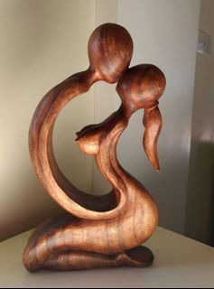 Belenese Display Wood Carved "kissing"
