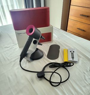 Dyson Supersonic, Used, with original magnetic stand and original leather case