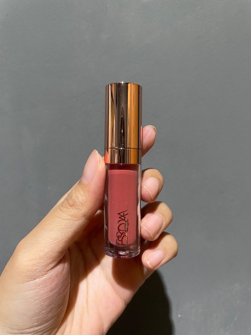ESQA Lip Gloss Dubai, Kesehatan & Kecantikan, Rias Wajah di Carousell