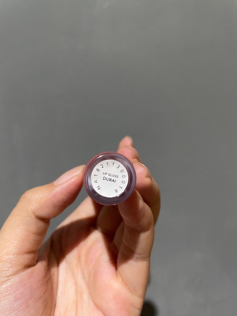 ESQA Lip Gloss Dubai, Kesehatan & Kecantikan, Rias Wajah di Carousell