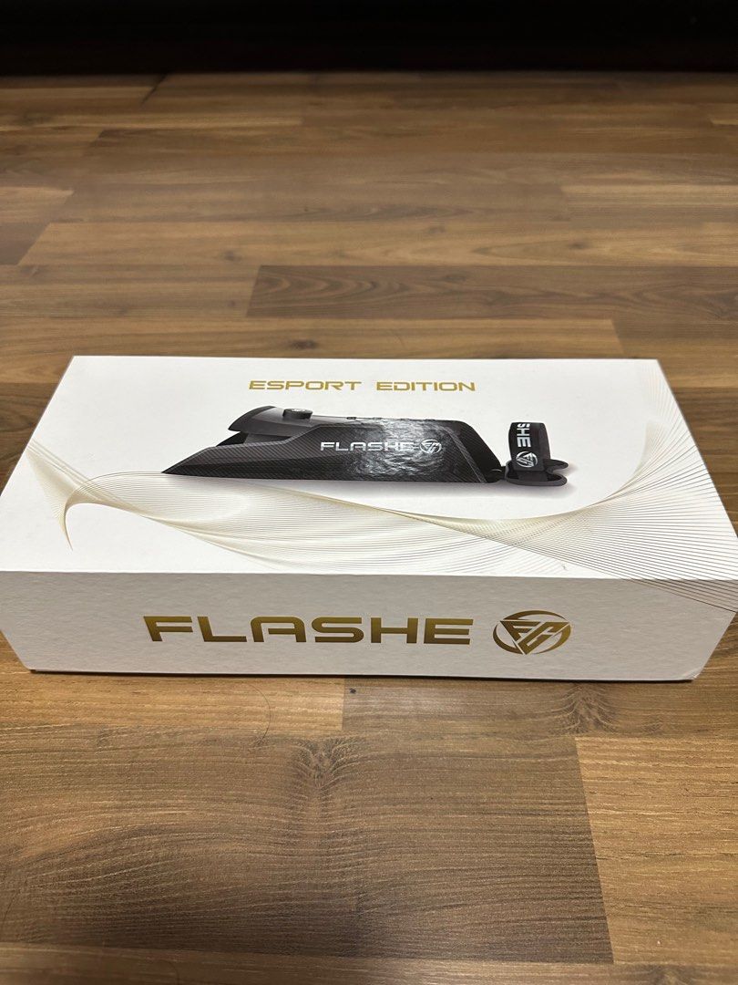 Flashe Gaming Glove and Sleeve (Category: Others) located in Mandaluyong City. Submitted by jim.dc (Listing ID 1310101705, Image 1). Description: Esport Edition Size: Small Gaming glove + sleeve set.