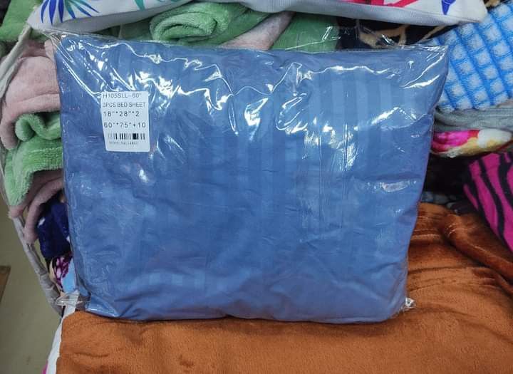 FULLY GARTERIZED 3 IN 1 BEDSHEET (Category: Bedding & Towels) located in Manila. Submitted by chedelm (Listing ID 1310126629, Image 1). Description: 3in1 bedsheet set FULLY GARTERIZED QUEEN SIZE ONLY Us cotton non fading 1 bedsheet 2 pillow case.