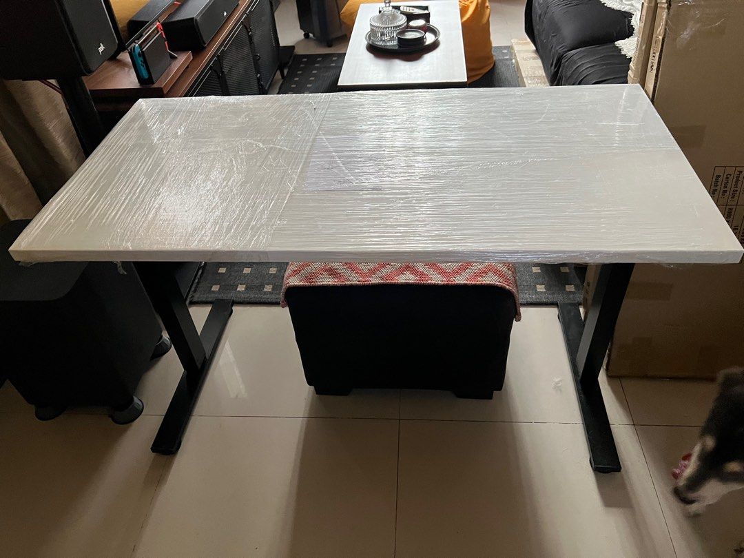 Height Adjustable Table (Category: Table Linen & Textiles) located in Quezon City. Submitted by ruthie98d (Listing ID 1310088898, Image 2). Description: This is brand new. Measurement: 120cm x 60cm RFS: Doesn’t fit my workspace .