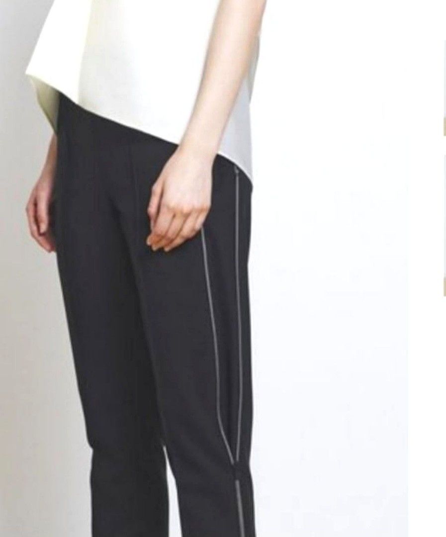 IGC Women's Black Pants XS (Category: Other Bottoms) located in Singapore. Submitted by minima1ist (Listing ID 1310106381, Image 2). Description: Good condition, worn less than 5 times Comes with two side pockets hidden in the side zips Tagged xs but fits UK 6 to UK 8, you may zip up for tighter fit or down for loosen fit Design is similar to our second nature the editor's market love bonito zara Top up sgd 2 for postage No trades.