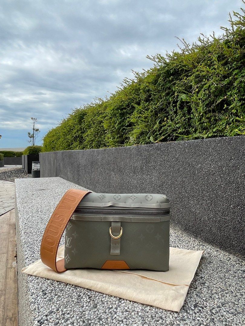 Louis vuitton kim jones messenger bag deals