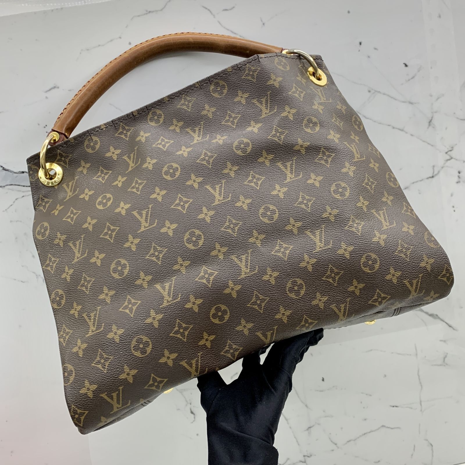 DISCOUNTED LOUIS VUITTON M40249 MONOGRAM ARTSY MM HANDBAG 247028211 Luxury Bags Wallets on Carousell