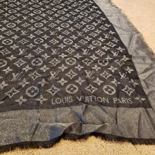 LV scarf