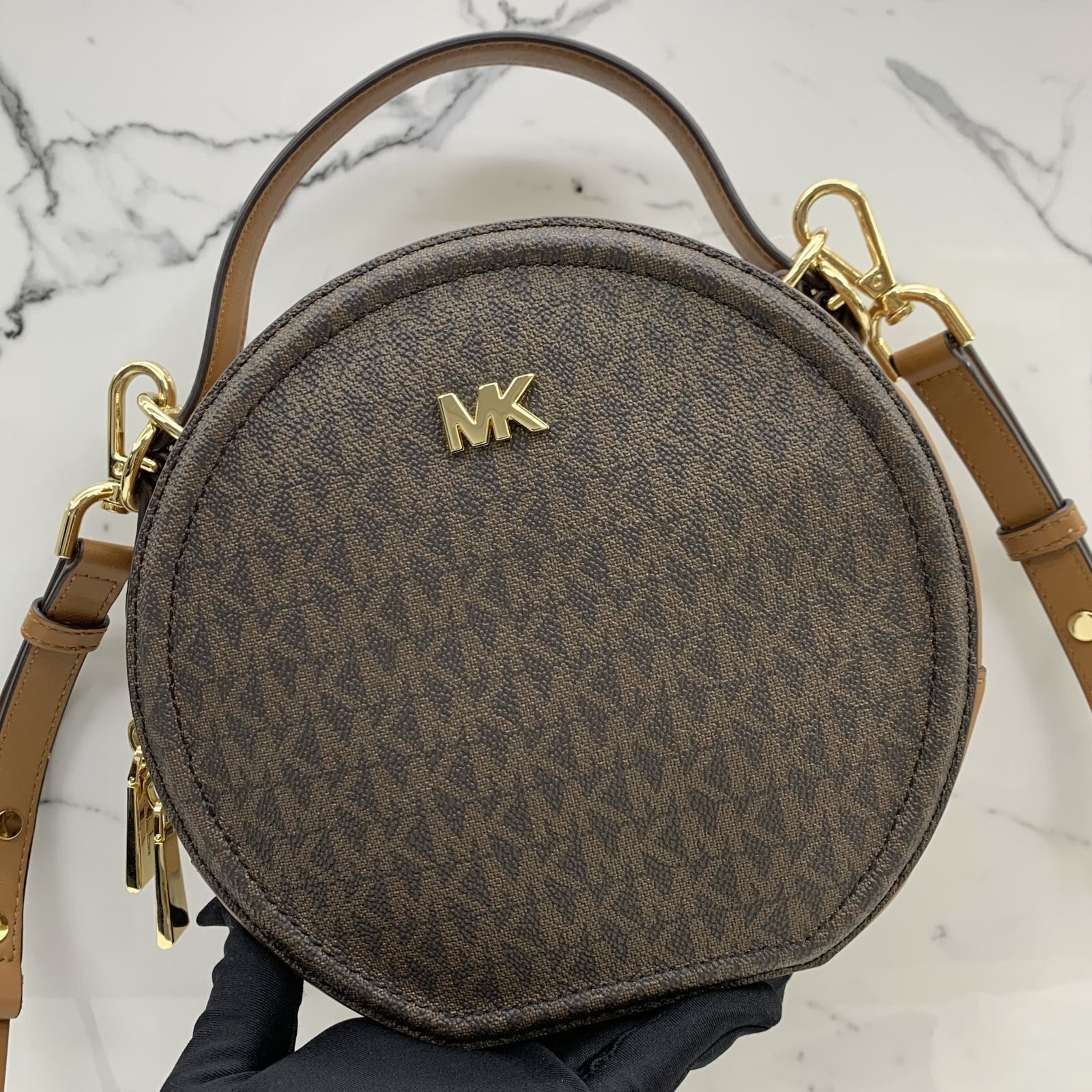 MICHAEL KORS ROUND LOGO 2 WAY SHOULDER BAG 247027663 GI Luxury Bags Wallets on Carousell