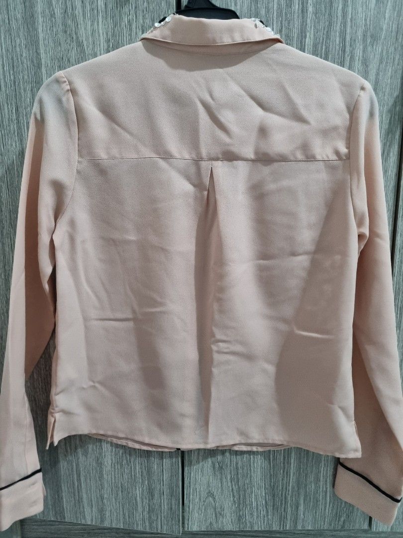 Miss Selfridge Long Sleeve Shirt (Category: Blouses) located in Paranaque City. Submitted by declutter_alex (Listing ID 1310181183, Image 2). Description: Fits XS-S body frame RFS: naliitinan na Item in perfect condition. Complete buttons even the embroidery on the collar..