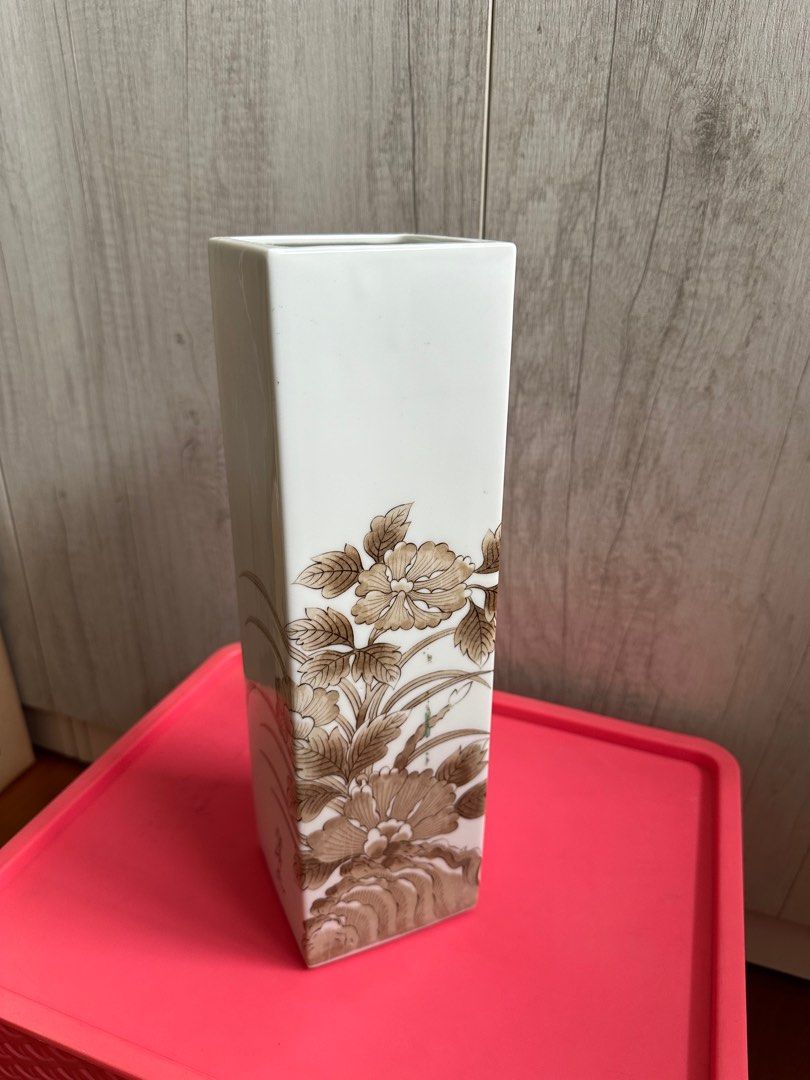 Nice big rectangular vase (Category: Vases & Decorative Bowls) located in Singapore. Submitted by wendyangwk (Listing ID 1310116875, Image 1). Description: Dimensions Length & width : 9cm (square opening) Height: 30.5cm Got a slight hairline crack (but not visible and cannot feel it), still very safe.