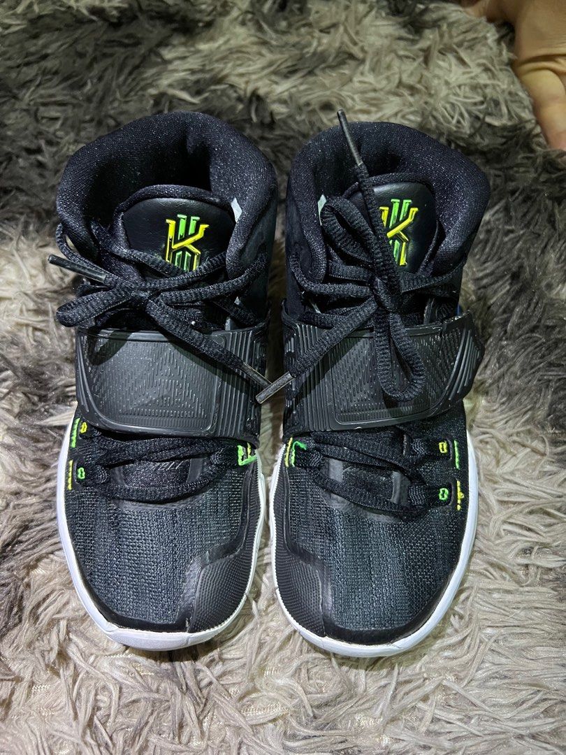 Nike Kyrie 6 kids (Category: Sneakers) located in Bacoor. Submitted by gen_mg1 (Listing ID 1310219778, Image 2). Description: Size 2Y 6-8 yrs old boy Wag nyo na po pansinin yung nasa description na size ni Carousel wala kasi un tamang size kaya sinelect ko yang anjan basta 2Y size nyan pambata. 🤭.