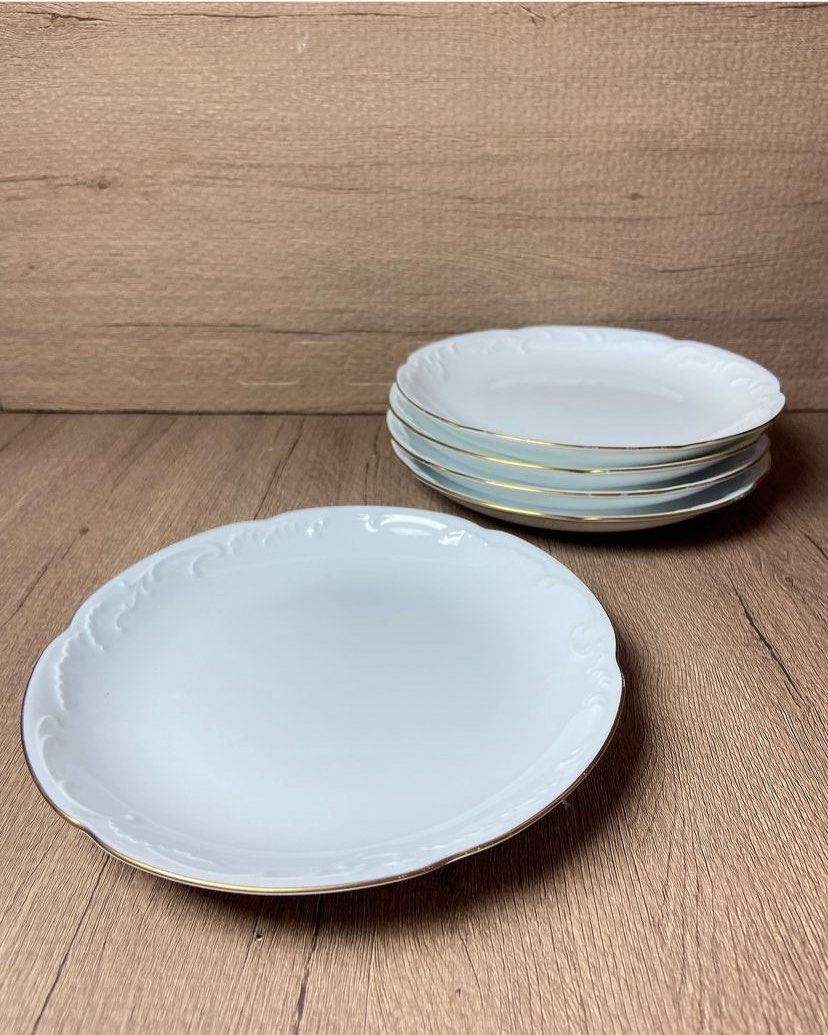 Okura ₱450 set (Category: Dinnerware & Cutlery) located in Taguig. Submitted by Rare_findsmnl (Listing ID 1310122578, Image 1). Description: Dessert/cake plate ₱450 set D:6” Like new super elegant in actual With minor gold rubs.