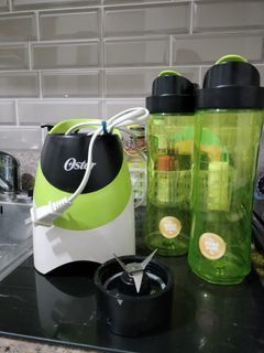 Oster Blender in Green (Very Good Condition)
