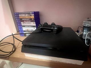 PS4 slim with games 1tb