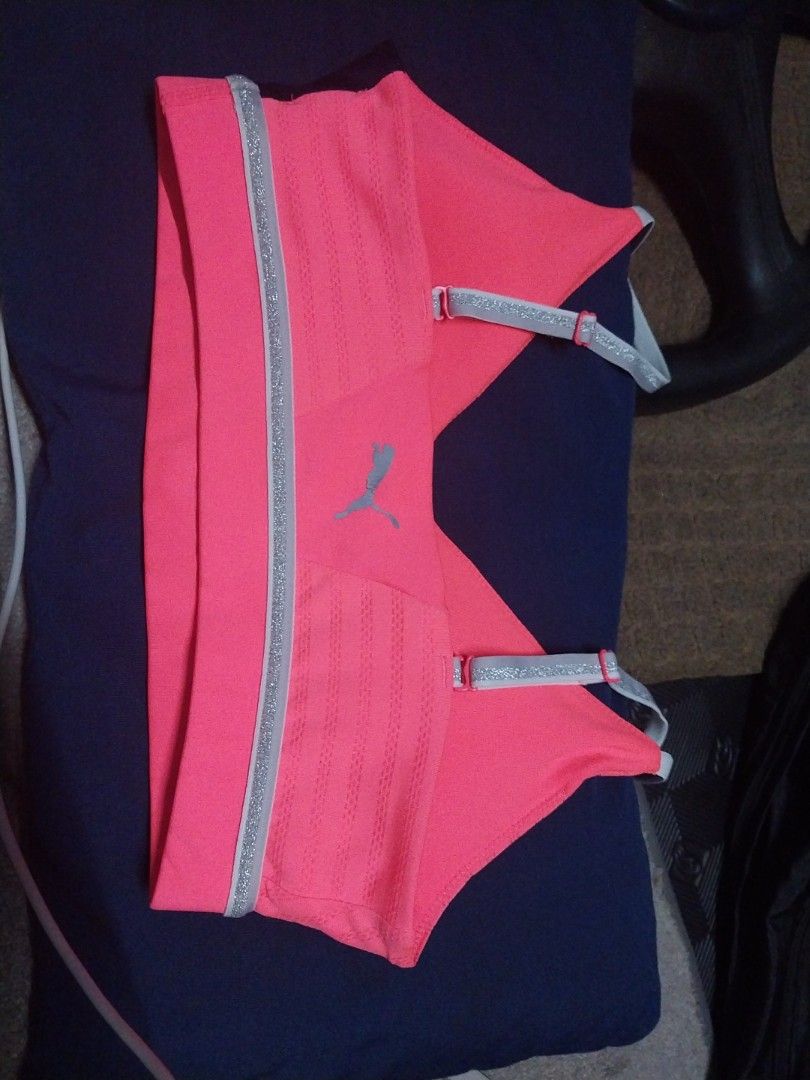 Puma Sports Bra XS (Category: Undergarments & Loungewear) located in Makati City. Submitted by rhoilan (Listing ID 1310187903, Image 2). Description: .
