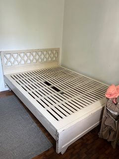 Queen Size Vintage Wooden Bed Frame White
