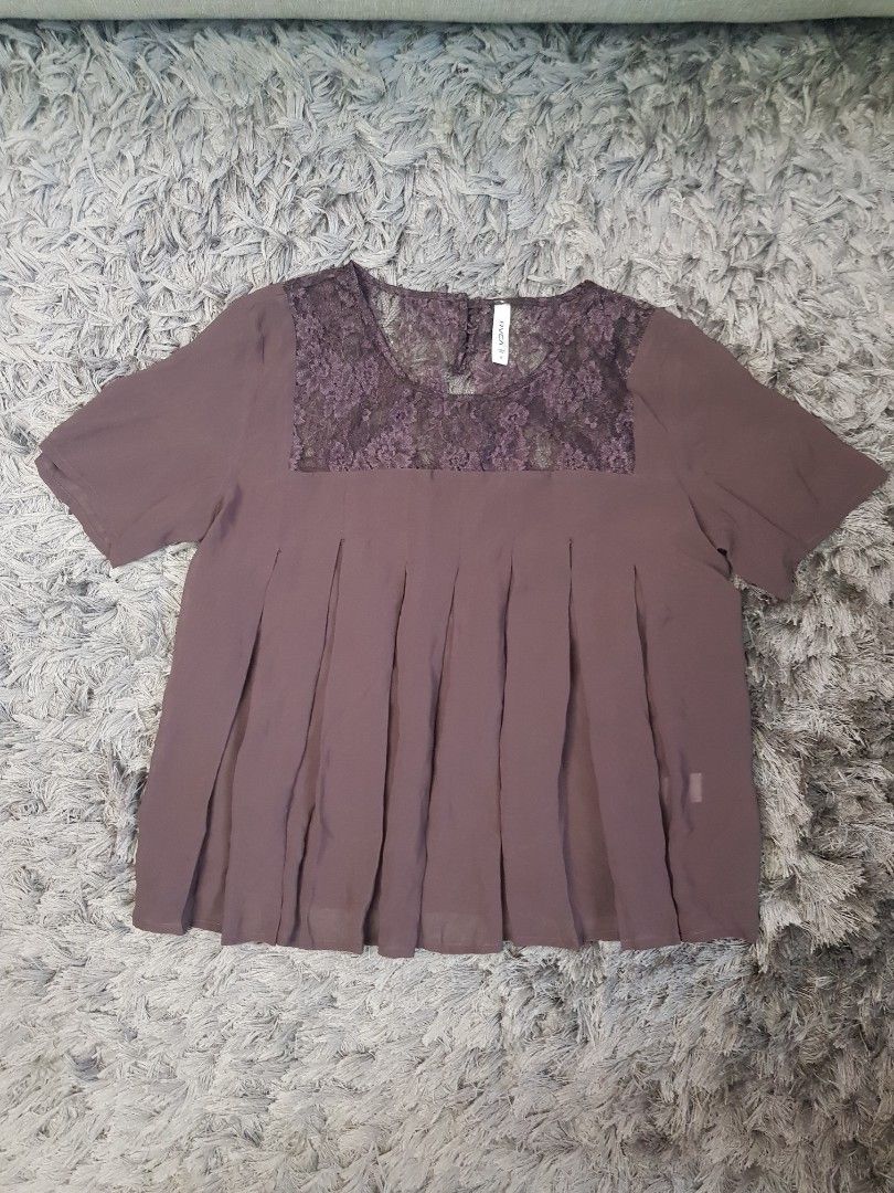 RVCA Burgundy Top with Lace (Category: Blouses) located in Mandaluyong City. Submitted by monicsun12 (Listing ID 1310242503, Image 2). Description: Never used. Just stored Nice & flowy Size M.