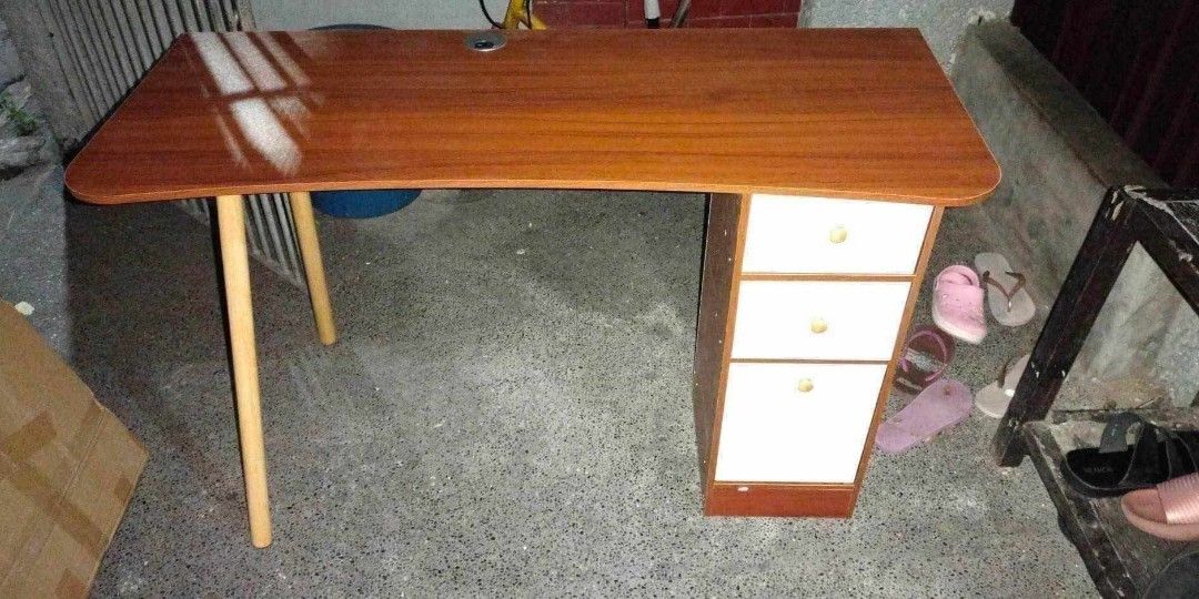 Scandinavian Computer Table with Drawer (Category: Tables & Sets) located in Manila. Submitted by redonlineshop (Listing ID 1289707942, Image 3). Description: Scandinavian Computer Table with Drawer ₱1550 ON HAND BRAND NEW Mode of Payment: Gcash,COD Same day delivery + Delivery Fee.