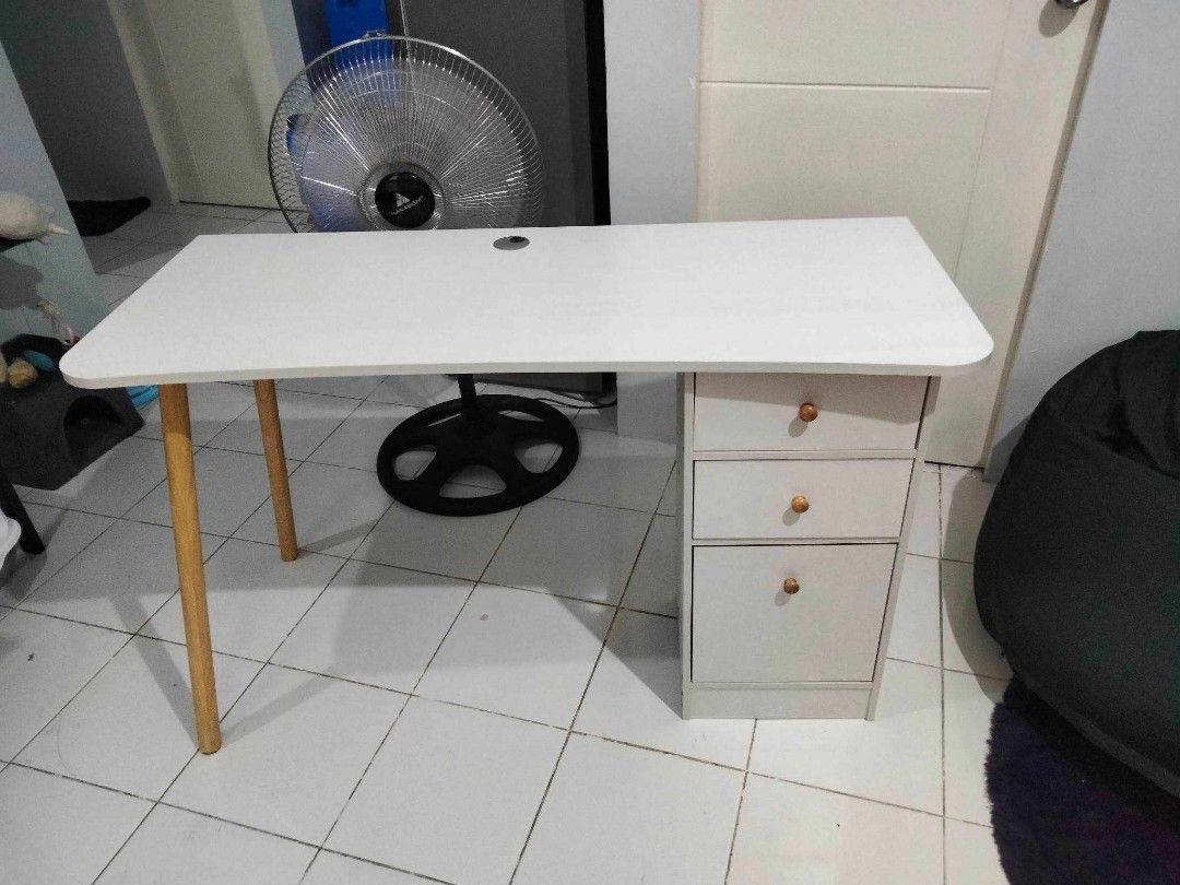 Scandinavian Computer Table with Drawer (Category: Tables & Sets) located in Manila. Submitted by redonlineshop (Listing ID 1289707942, Image 2). Description: Scandinavian Computer Table with Drawer ₱1550 ON HAND BRAND NEW Mode of Payment: Gcash,COD Same day delivery + Delivery Fee.