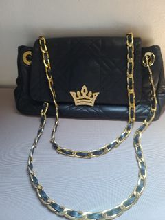 Shoulder Bag with Gold Chain