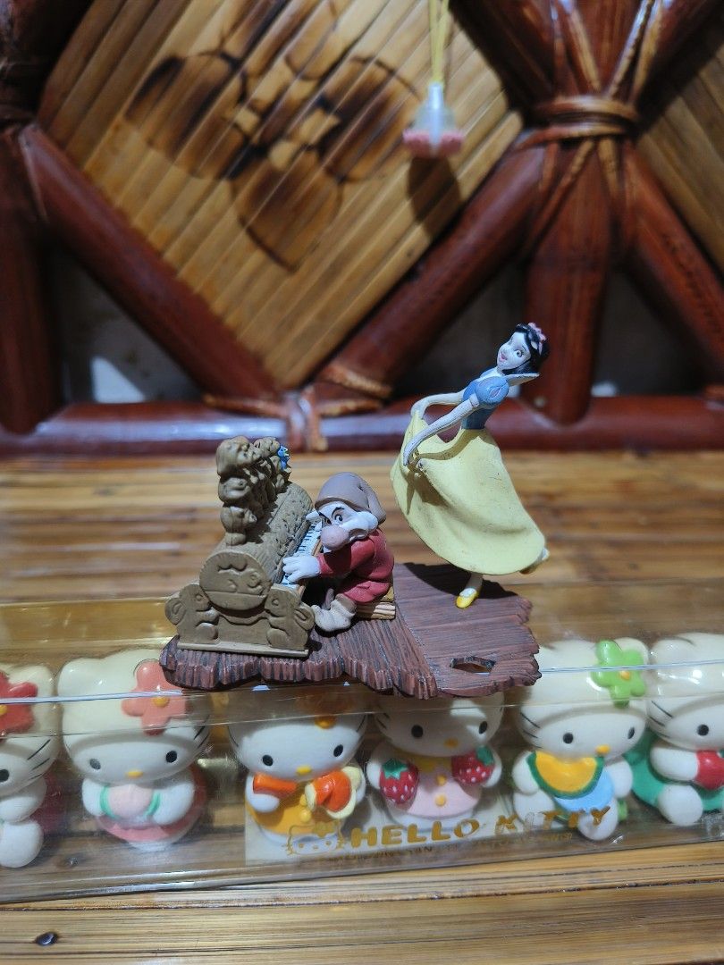 Snowhite and dwarf (Category: In-Game Products) located in Manila. Submitted by iloveaniks (Listing ID 1310186391, Image 1). Description: mod flash express mop g cash.