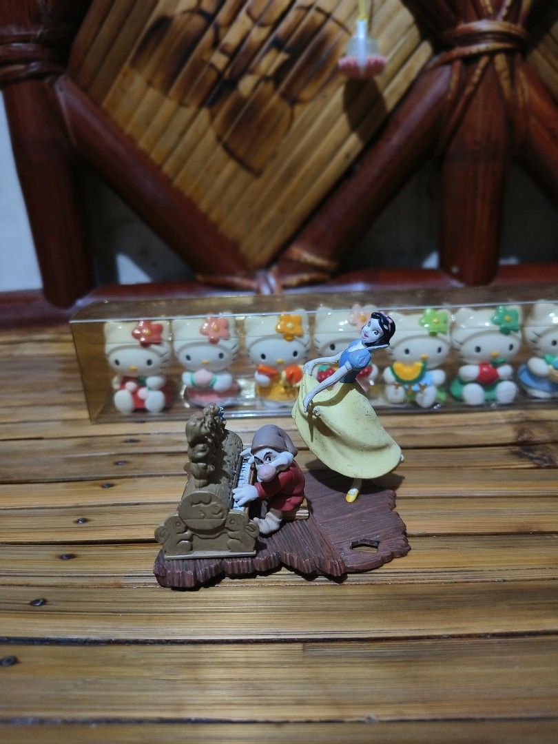 Snowhite and dwarf (Category: In-Game Products) located in Manila. Submitted by iloveaniks (Listing ID 1310186391, Image 2). Description: mod flash express mop g cash.