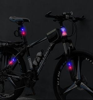 Solar-Powered Car Grille Light: Anti-Collision Strobe Warning Light for Motorcycles and Electric Bikes, Ideal for Night Riding