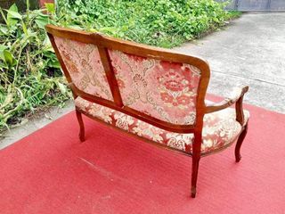 Solid Wood Elegant Single Sofa 40”L x 30”W x 16”SH  Solid wood Leather seat In good condition