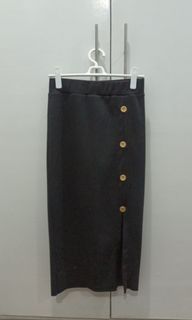 Straightforward Black Pencil Skirt