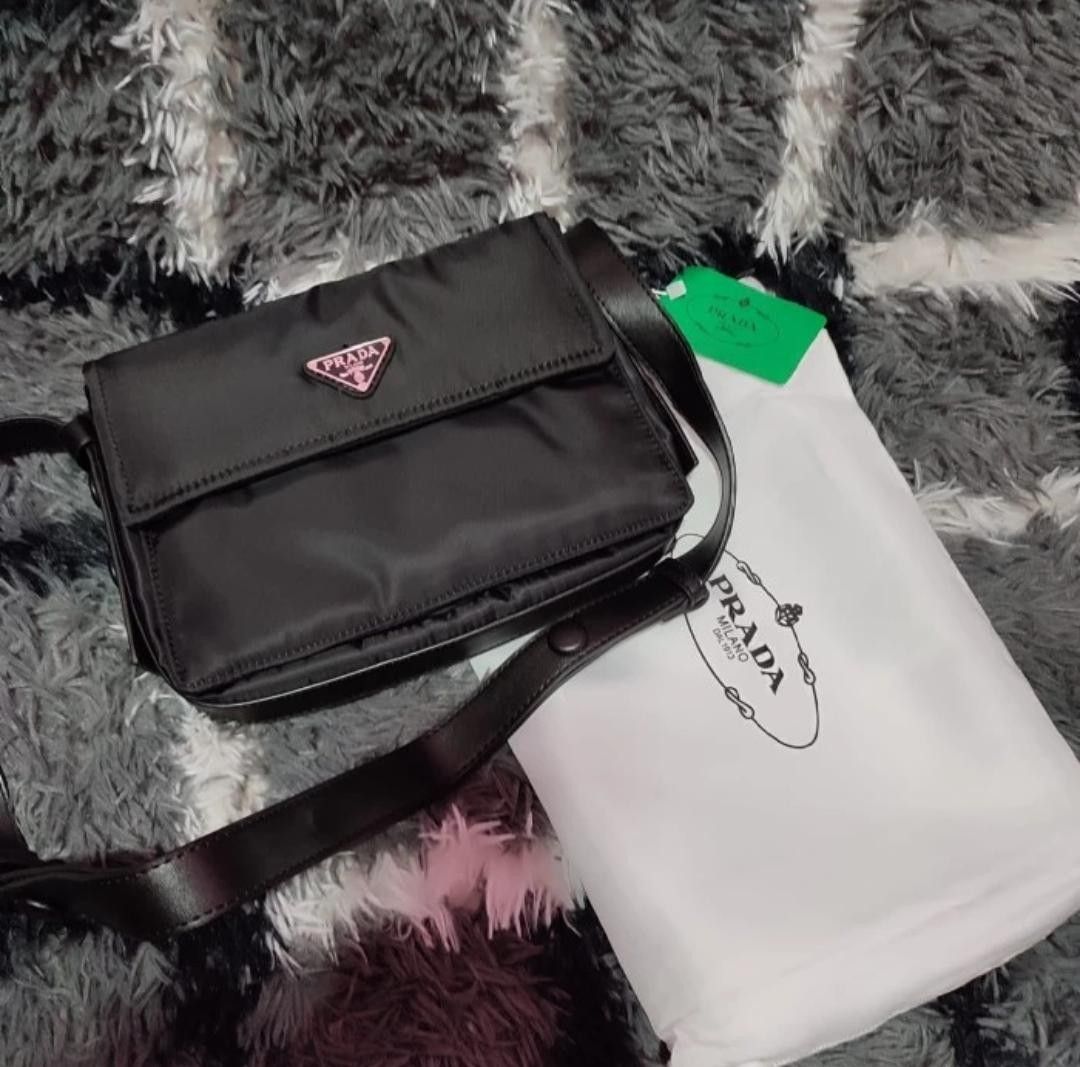 Tas Prada Men Slingbag Black New Model Nylon Fesyen Pria Tas Dompet Tas Selempang di Carousell
