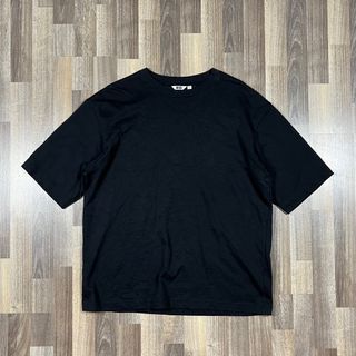 Uniqlo airism plain black tee (authentic)