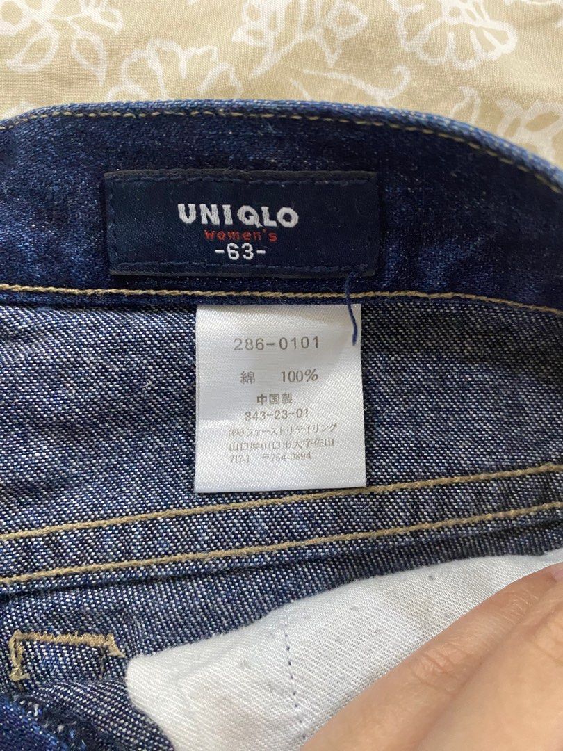 Uniqlo maong skirt (Category: Skirts) located in Pasig City. Submitted by declutter890 (Listing ID 1310238922, Image 2). Description: Bought from a thrift store in HK. Small hole at the back..