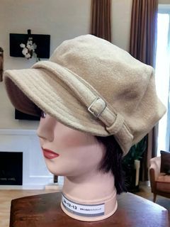 UNIQLO Newsboy Cabbie Beret 100% Wool Cap In Light Golden Brown Color