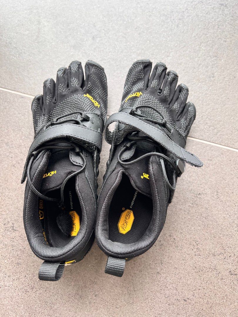 Vibram sports shoes discount