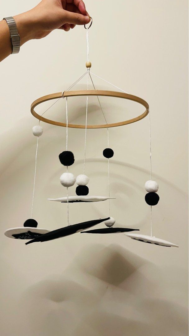 Monochrome cot mobile online