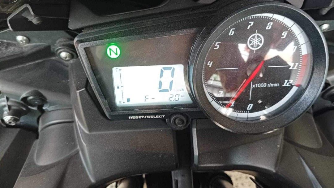 Yamaha R15 masih Gress, Motor di Carousell