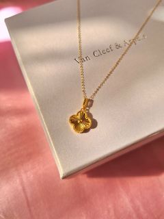 18K Gold Clover Necklace Pendant