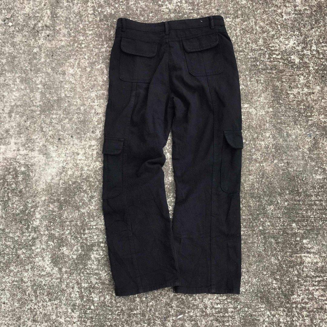 8 pocket Cargo Pants (Category: Jeans) located in Caloocan City. Submitted by joooles (Listing ID 1310390569, Image 2). Description: 30 by 32 Price Negotiable.